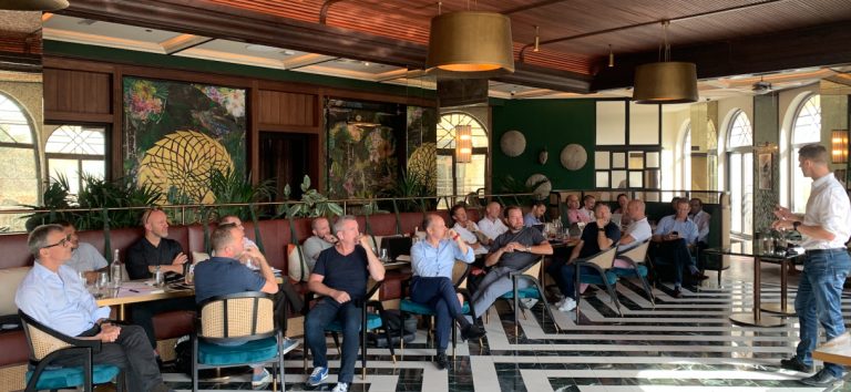 Why Leaders Must Participate in Team Building Training